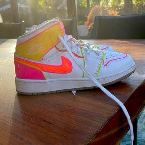 These are neon air Jordan ones size 5 youth